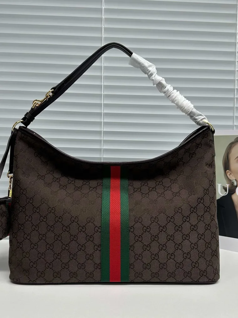 Gucci Коричневая сумка-хобо из канваса GG с лентой Web