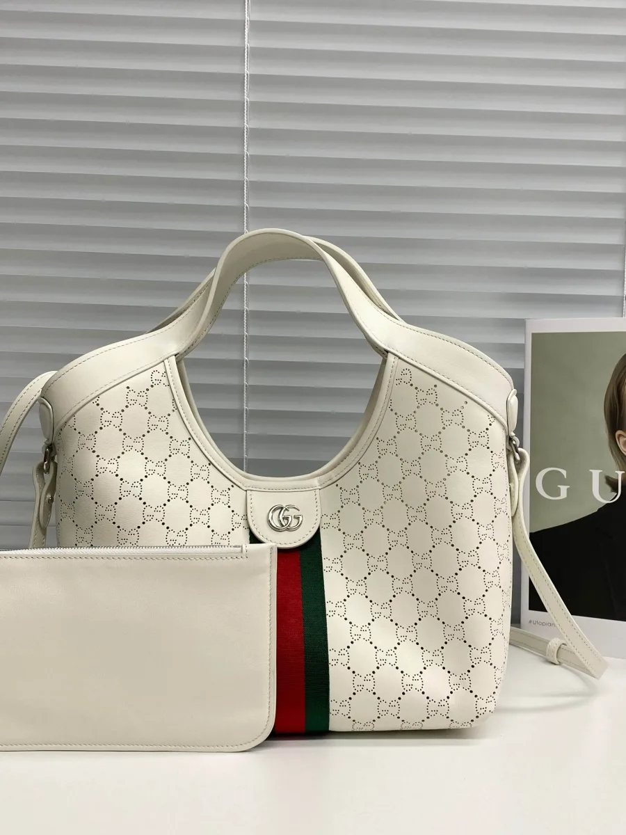 Белая сумка Giglio со сплошной перфорацией GG, красно-зелёной лентой Web и съёмным клатчем
