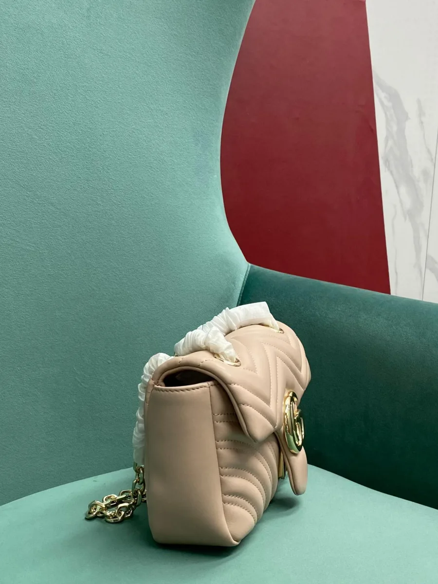 Сумка Gucci GG Marmont из розовой кожи наппа, вид сбоку