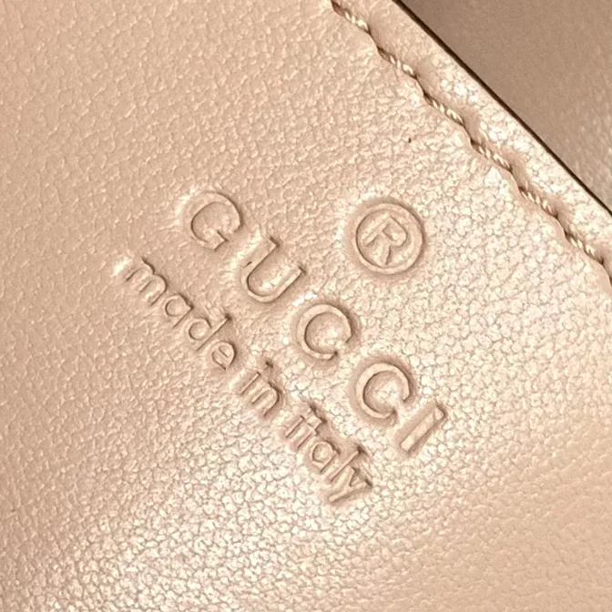 Кожаная плашка с тиснением логотипа Gucci made in Italy