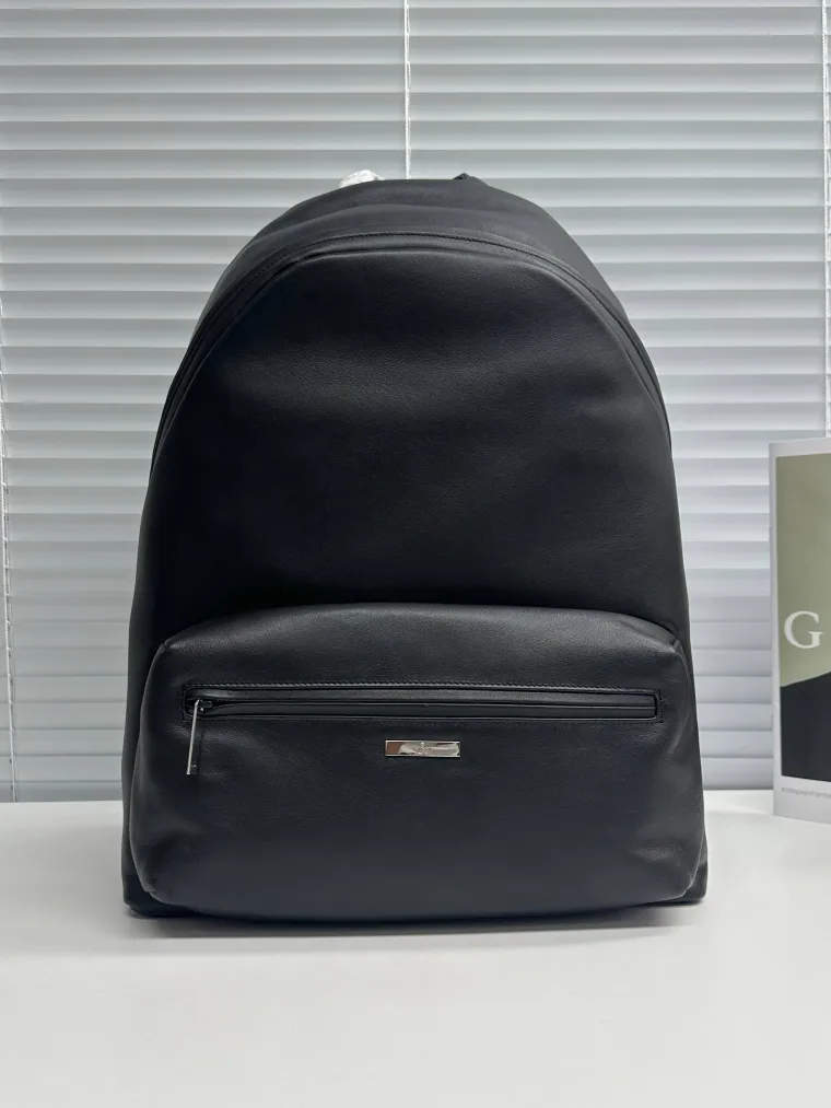 Gucci Чёрный кожаный рюкзак с накладным карманом