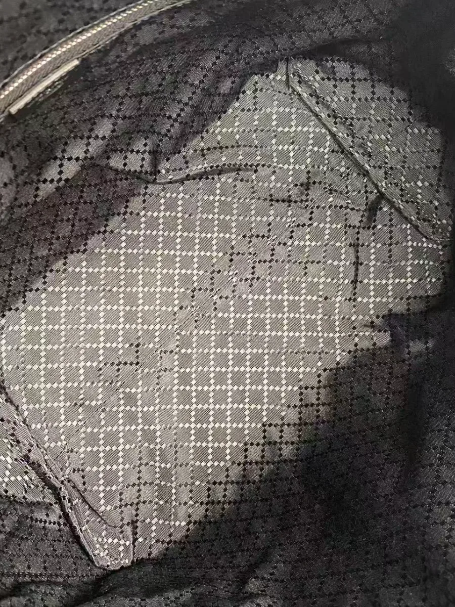 Внутреннее отделение с подкладкой в ромбовидный узор Diamante