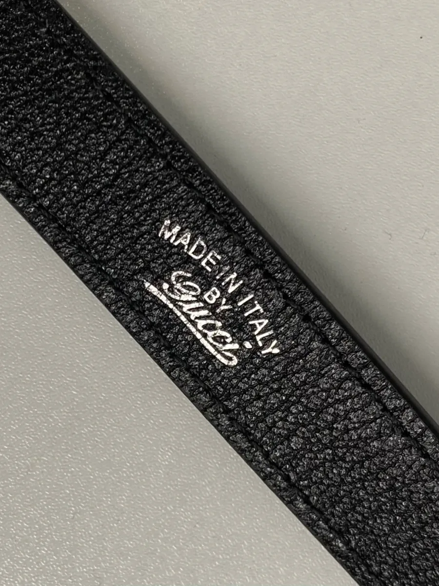 Кожаный плечевой ремень с серебристым тиснением Made in Italy by Gucci
