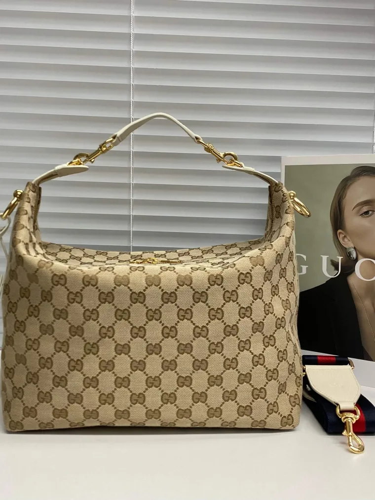 Gucci Бежевая сумка-хобо Brera из канваса GG с белой отделкой