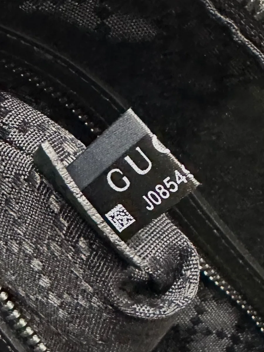 Тканевый ярлык с маркировкой и QR-кодом внутри сумки