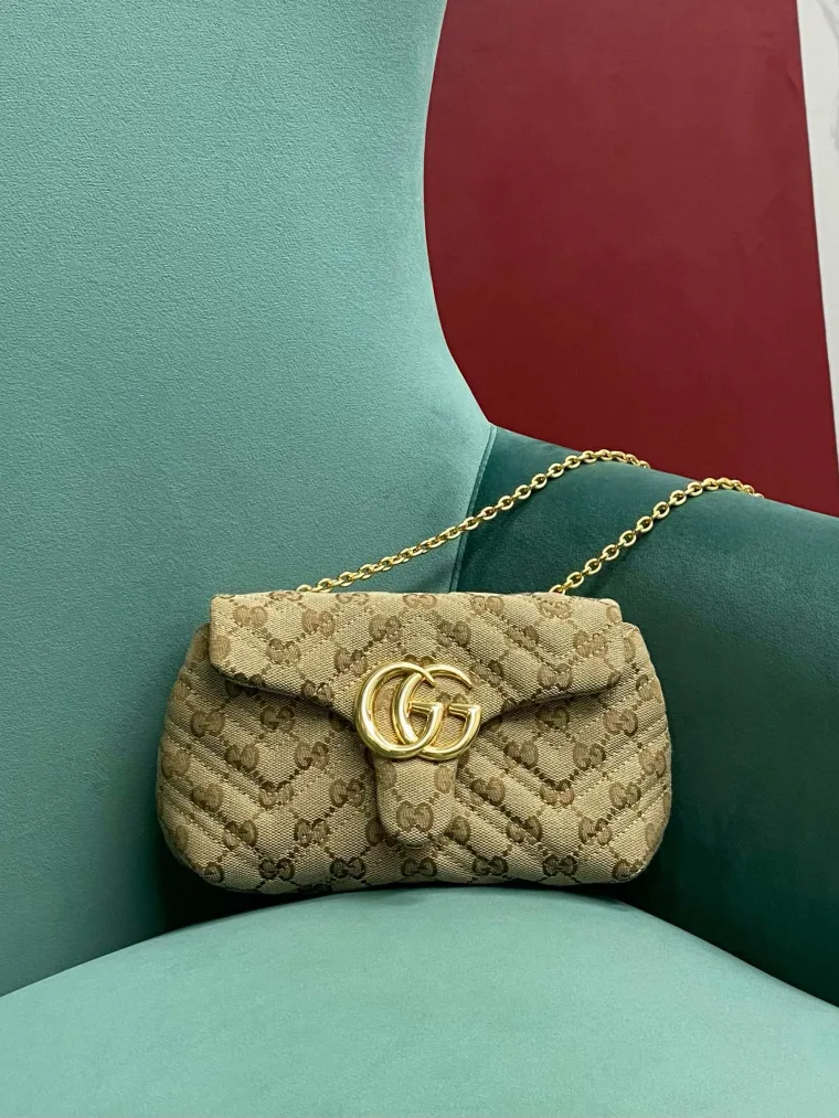 Gucci Бежево-коричневая сумка GG Marmont из канваса 18