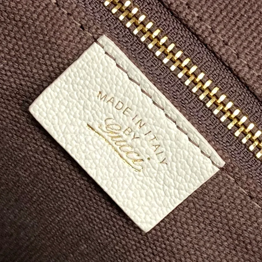 Внутренняя кожаная нашивка с золотистым тиснением Made in Italy