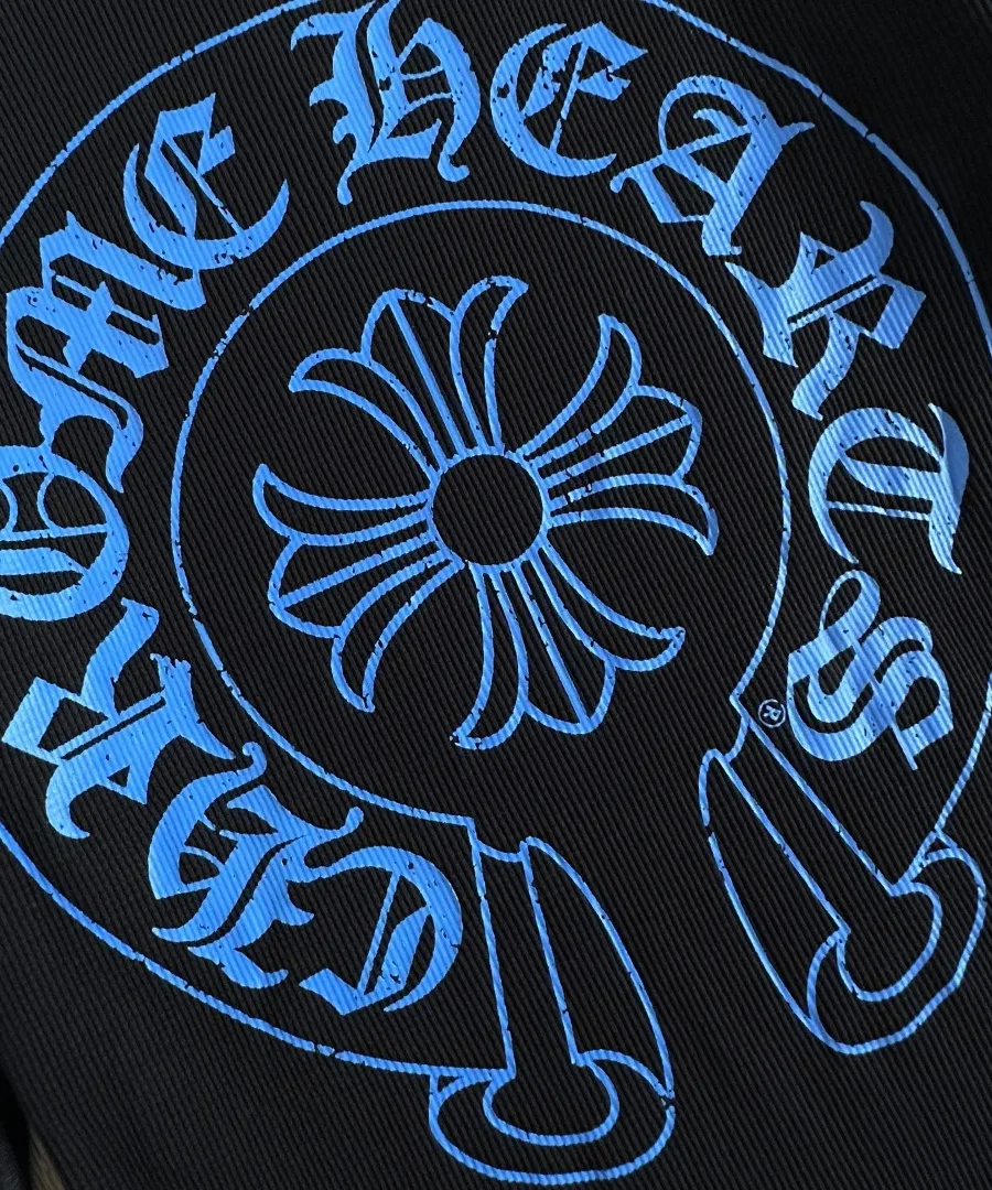 Синий принт Chrome Hearts в виде подковы на спинке