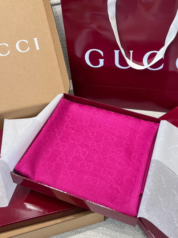 Gucci Шарф цвета фуксии с жаккардовым узором GG
