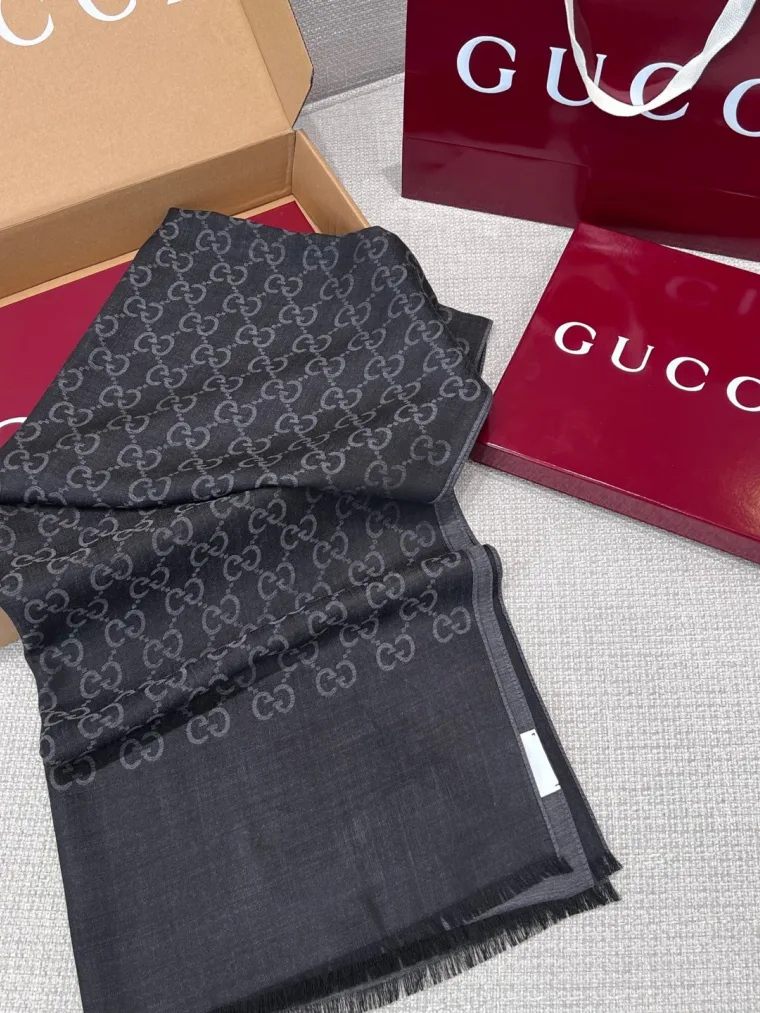 Gucci Тёмно-серый жаккардовый шарф с узором GG