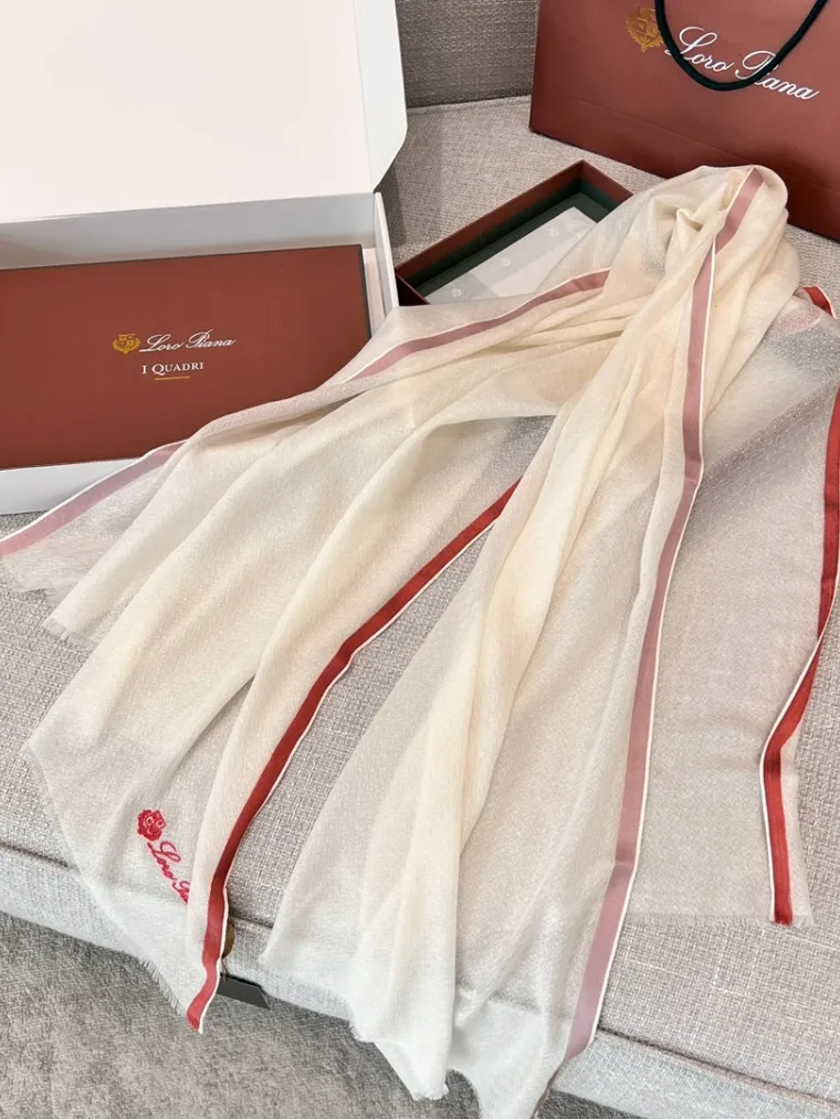 Loro Piana Молочно-белый кашемировый шарф с контрастным кантом