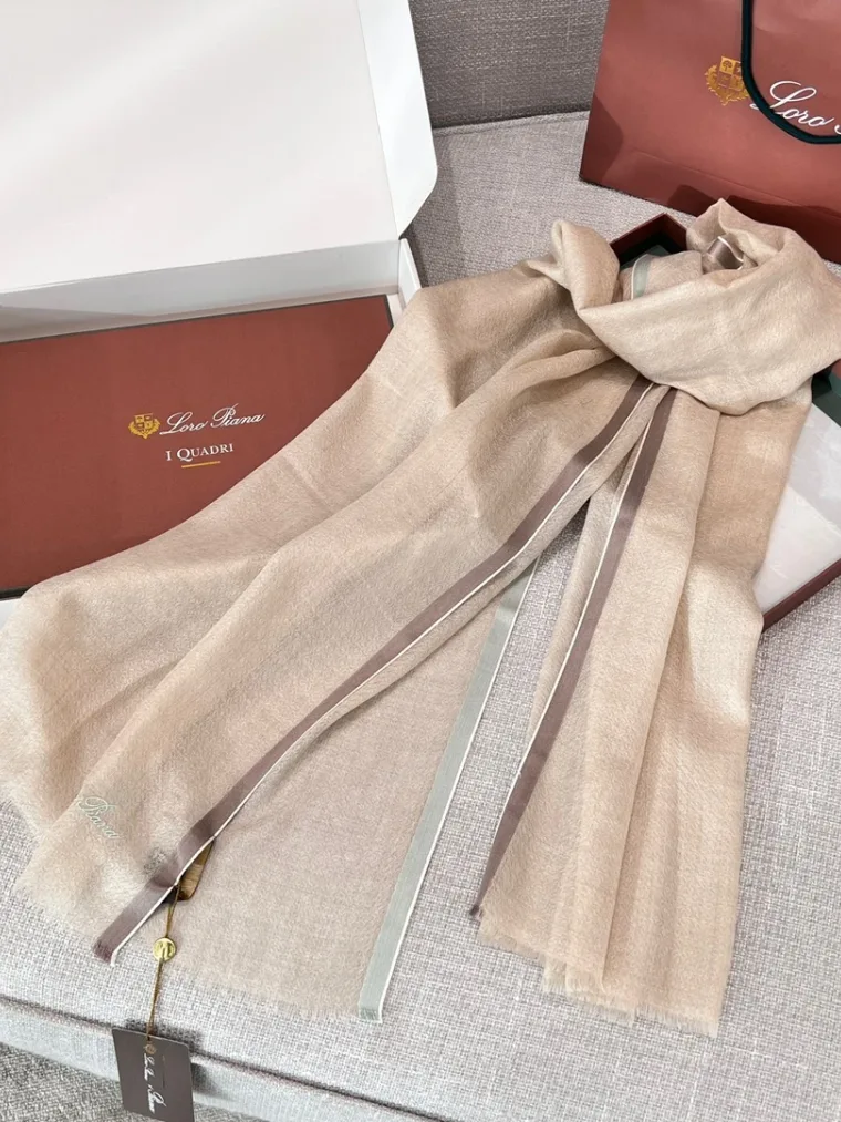 Loro Piana Бежевый кашемировый шарф с контрастной каймой и вышивкой