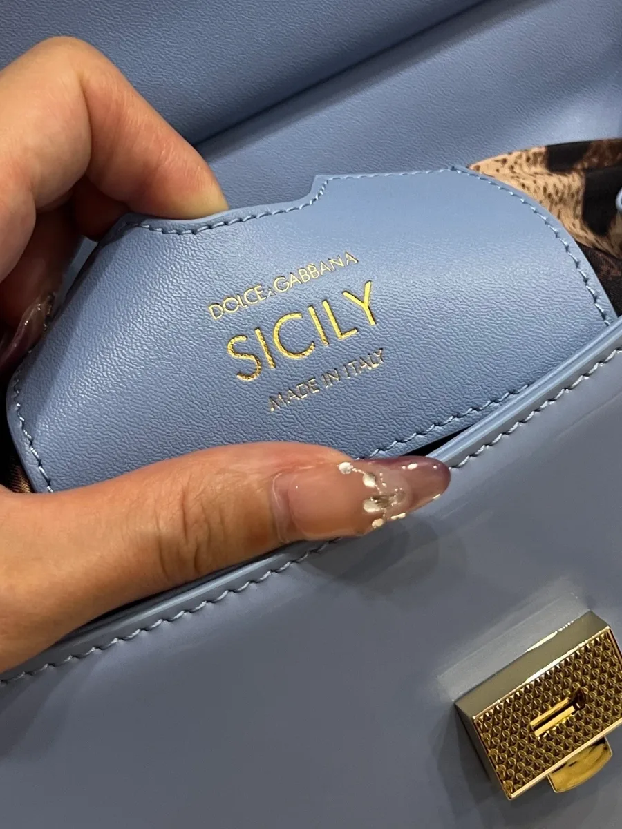 Кожаный внутренний карман с тиснением Sicily и металлический замок