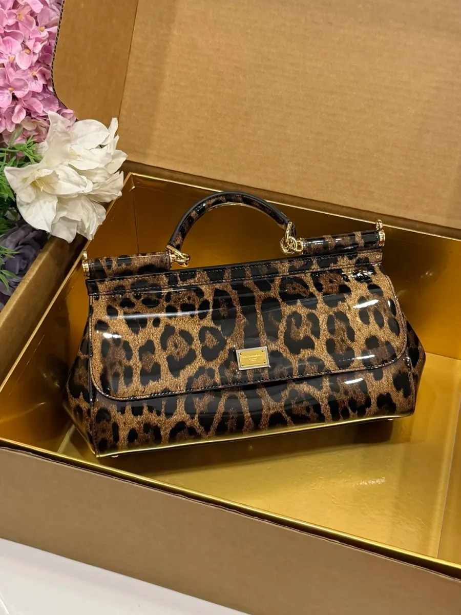 Горизонтальная сумка Sicily с леопардовым узором и золотистой фурнитурой