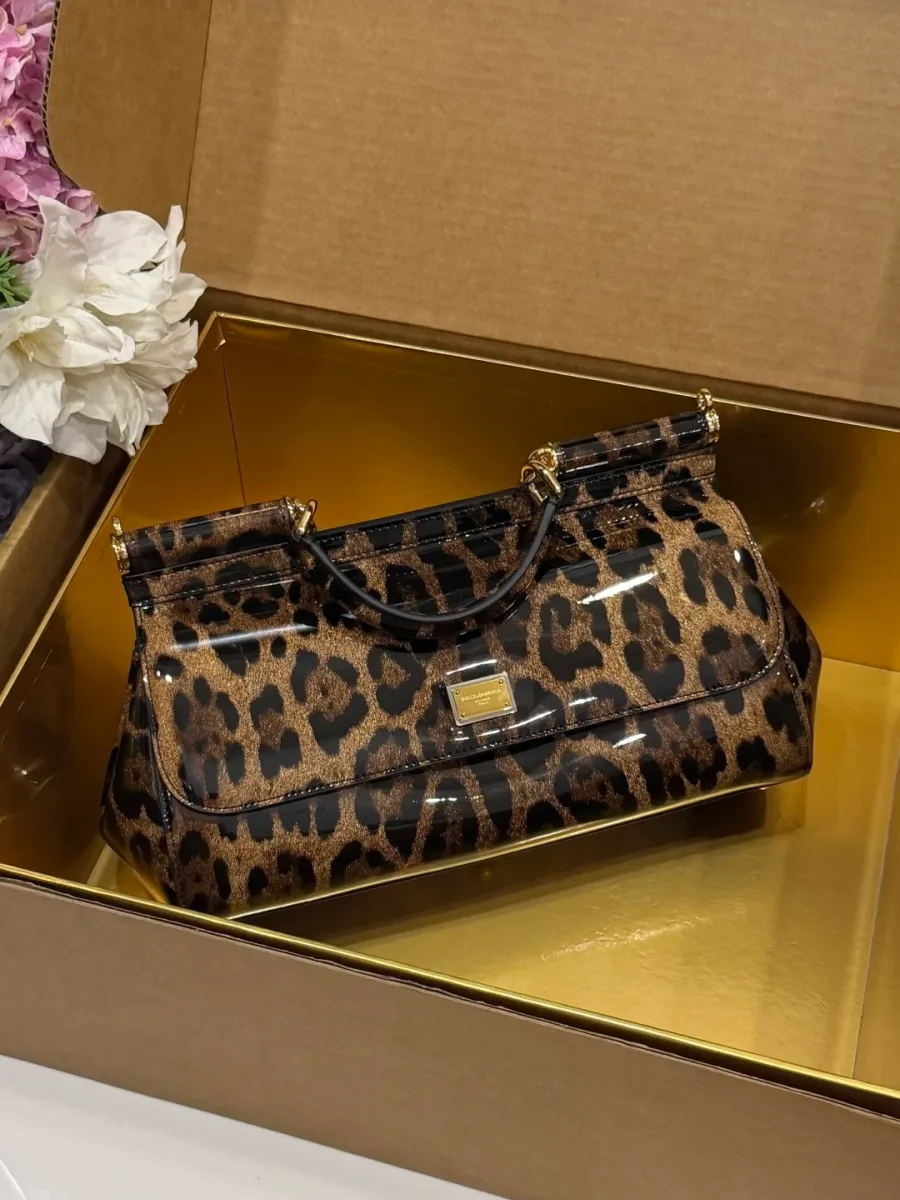 Леопардовая сумка Dolce & Gabbana Sicily с верхней ручкой в золотистой коробке