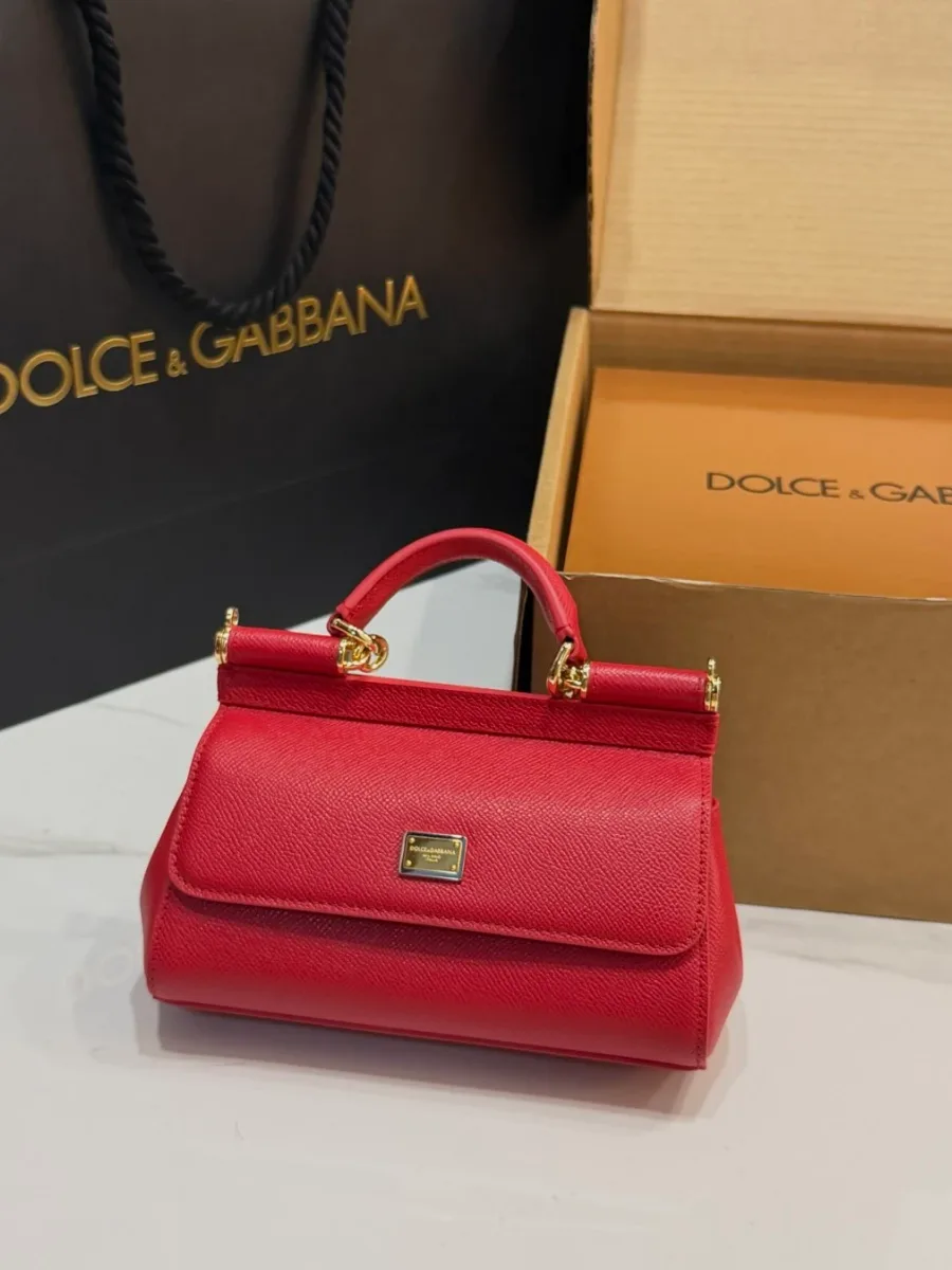 Красная сумка Dolce & Gabbana Sicily из зернистой кожи, вид спереди