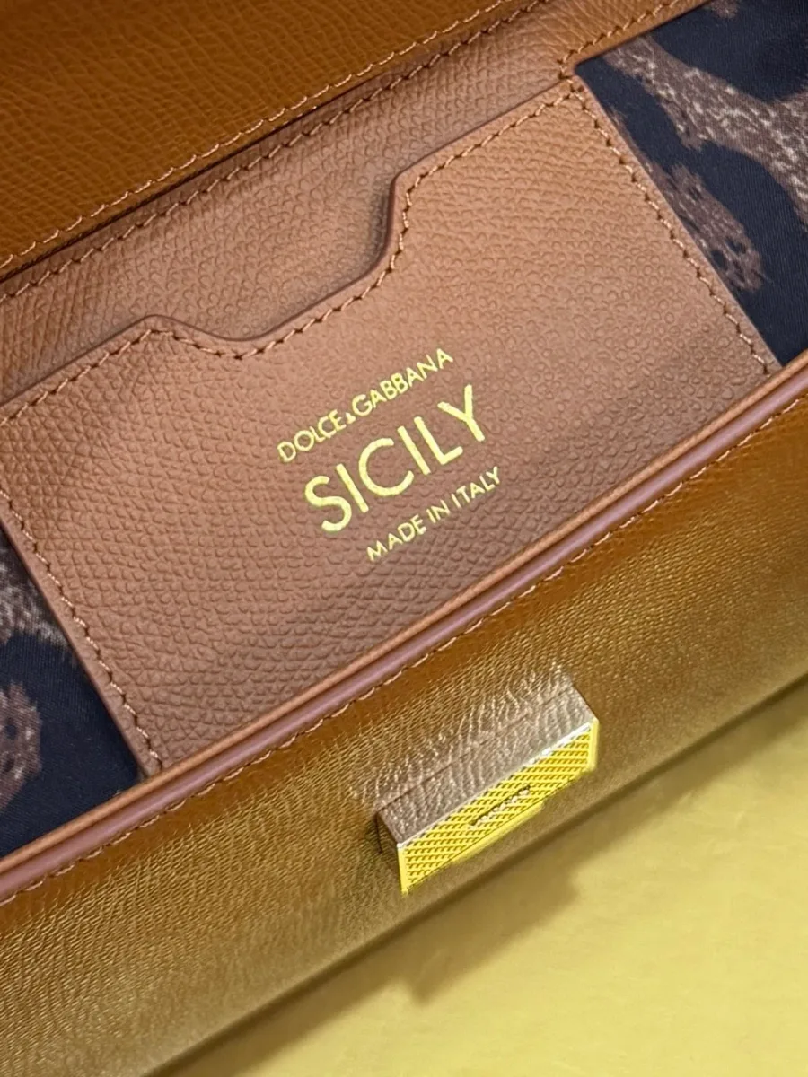 Внутренний кожаный карман с тиснением Sicily и леопардовая подкладка