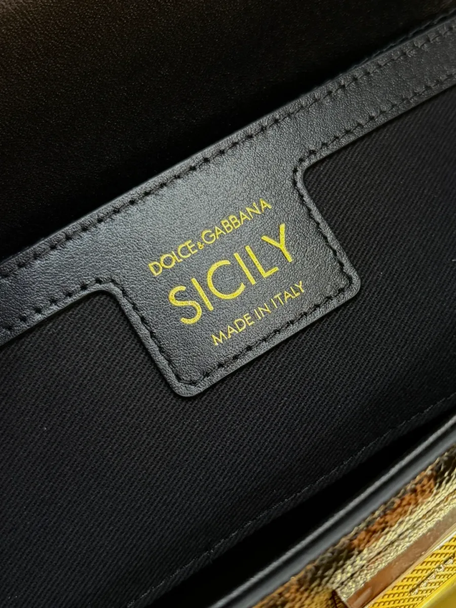 Внутренняя кожаная нашивка с золотистым тиснением Sicily Made in Italy