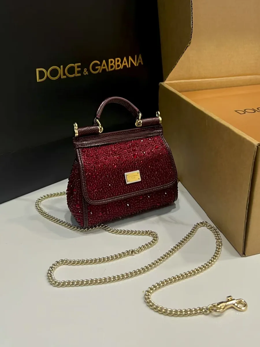 Мини-сумка Dolce Gabbana бордового цвета со стразами и золотистой цепочкой