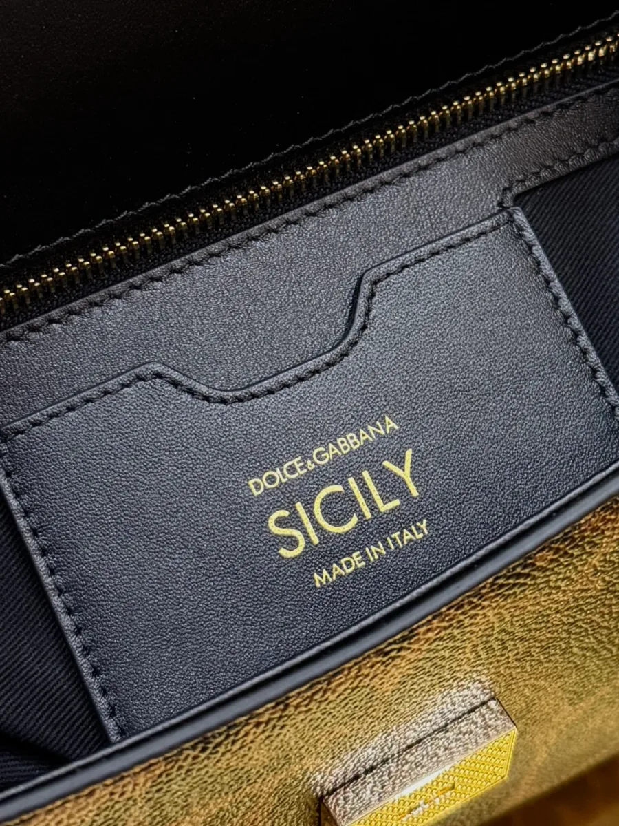 Внутренний карман для карт с золотистым тиснением Sicily и карман на молнии