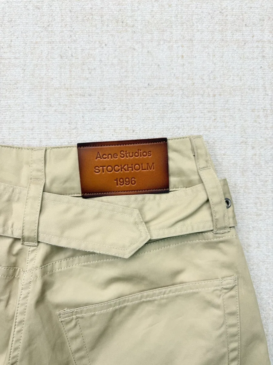 Кожаная нашивка с тиснением Acne Studios на задней части пояса
