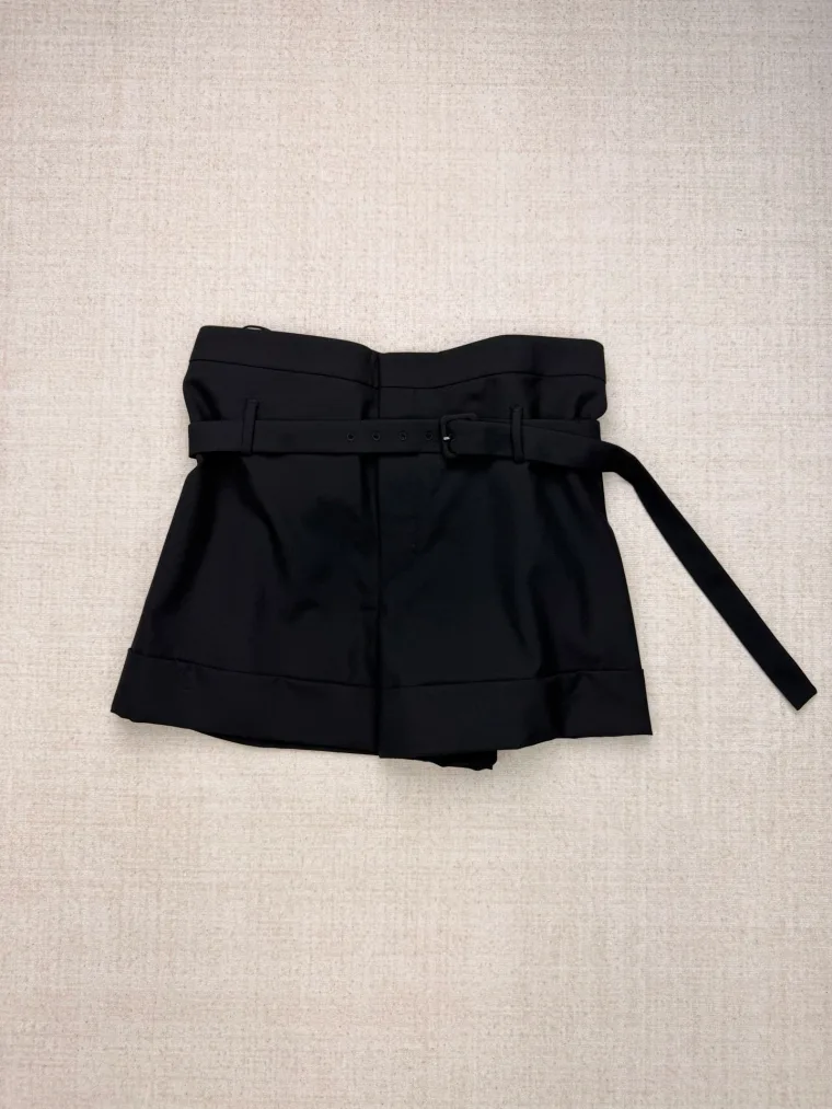 Saint Laurent Чёрные расклешённые шорты с поясом