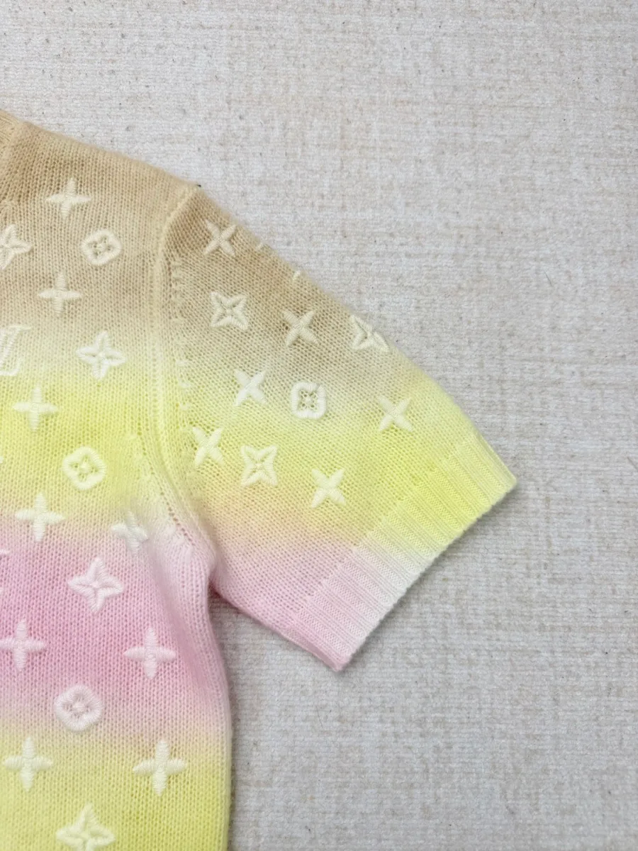 Короткий рукав футболки с градиентным паттерном Monogram