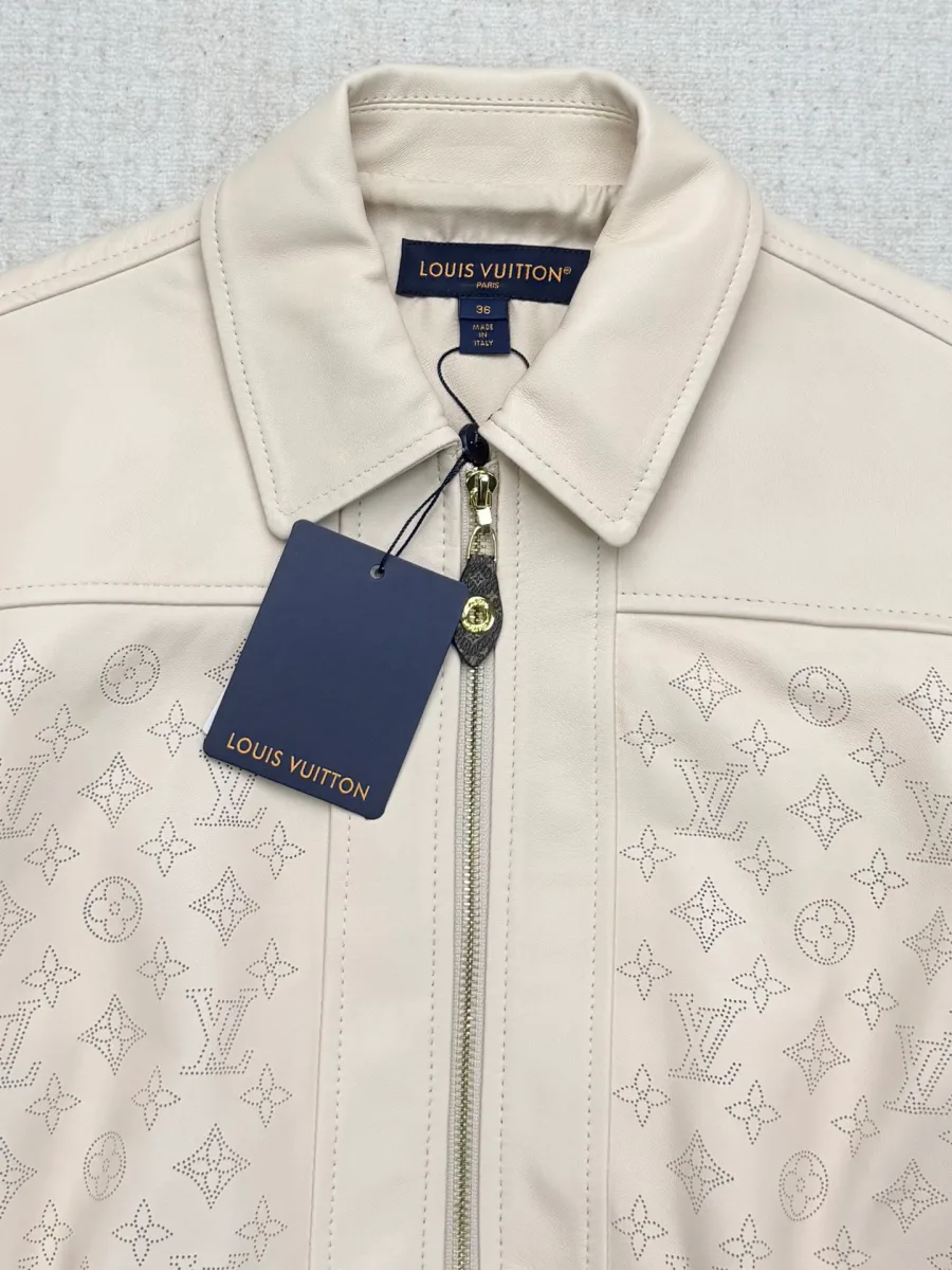 Верхняя часть бежевой куртки с перфорированным узором Monogram
