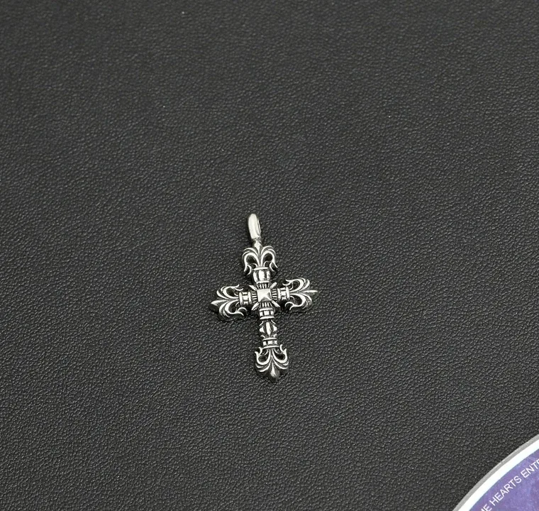 Chrome Hearts Серебристая подвеска-крест с растительным орнаментом