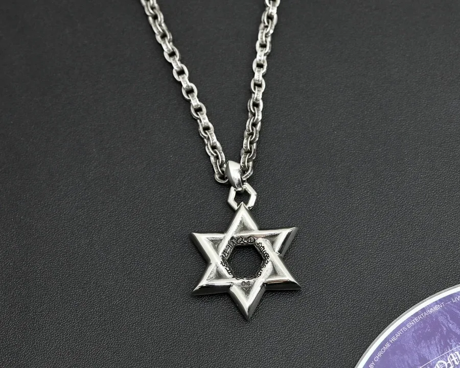 Серебристая подвеска Chrome Hearts в форме звезды
