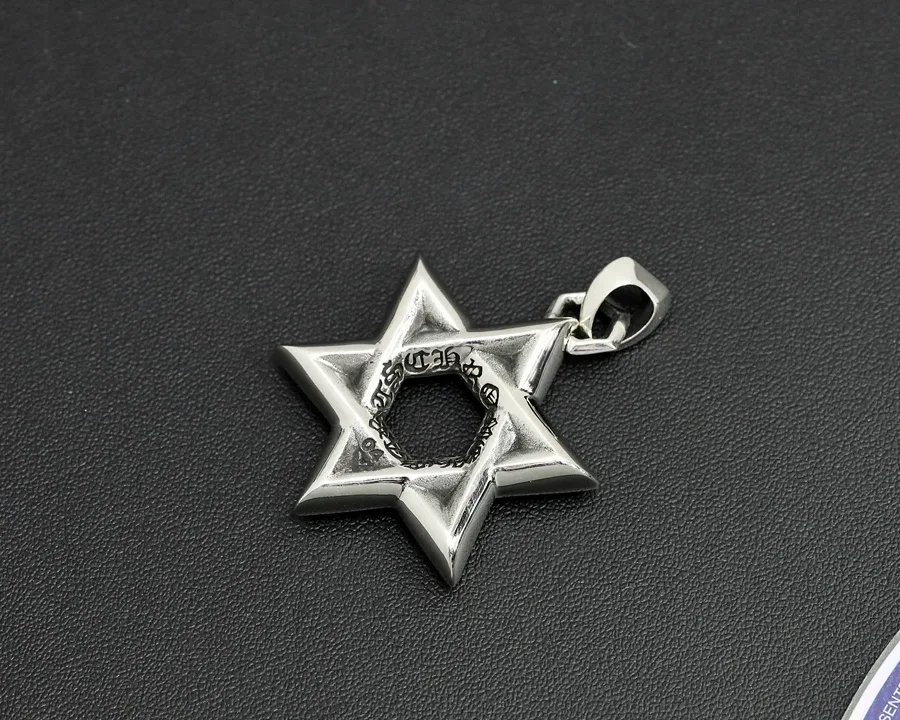 Детальное изображение ушка подвески Chrome Hearts