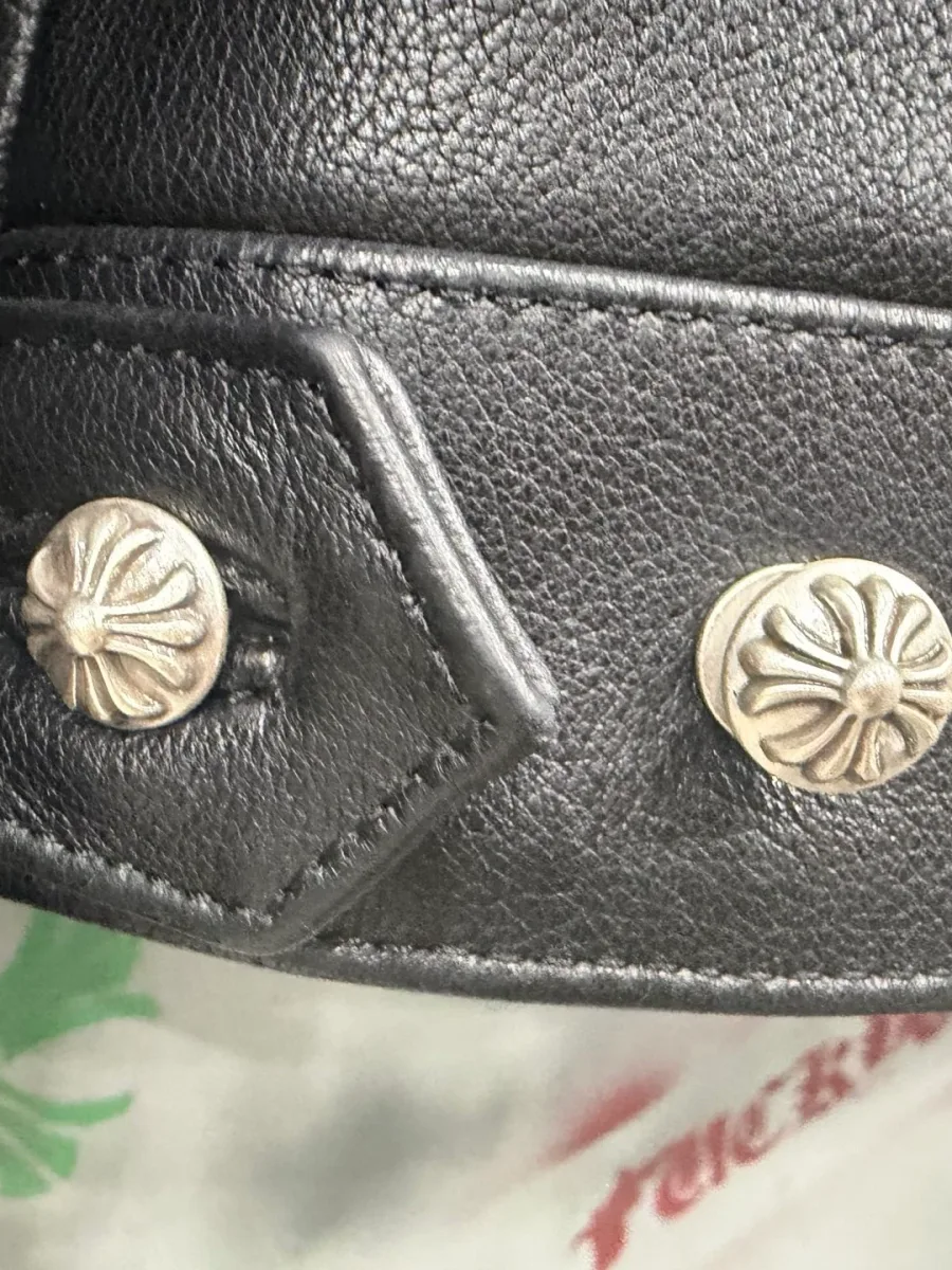 Регулируемый ремешок на подоле кожаной куртки Chrome Hearts Type III