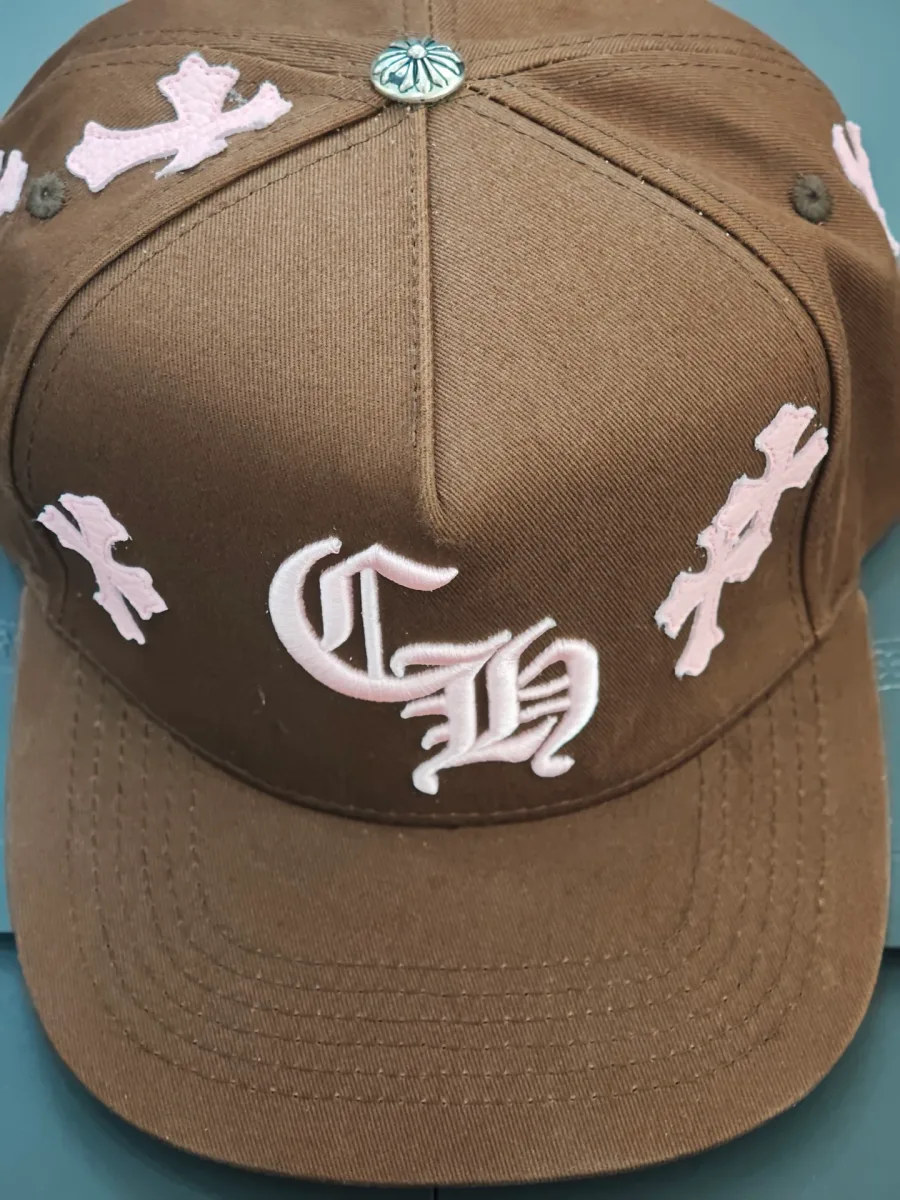 Коричневая бейсболка Chrome Hearts с нашивками-крестами