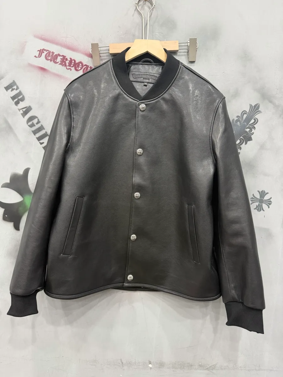 Кожаная куртка-бомбер Chrome Hearts черного цвета, вид спереди