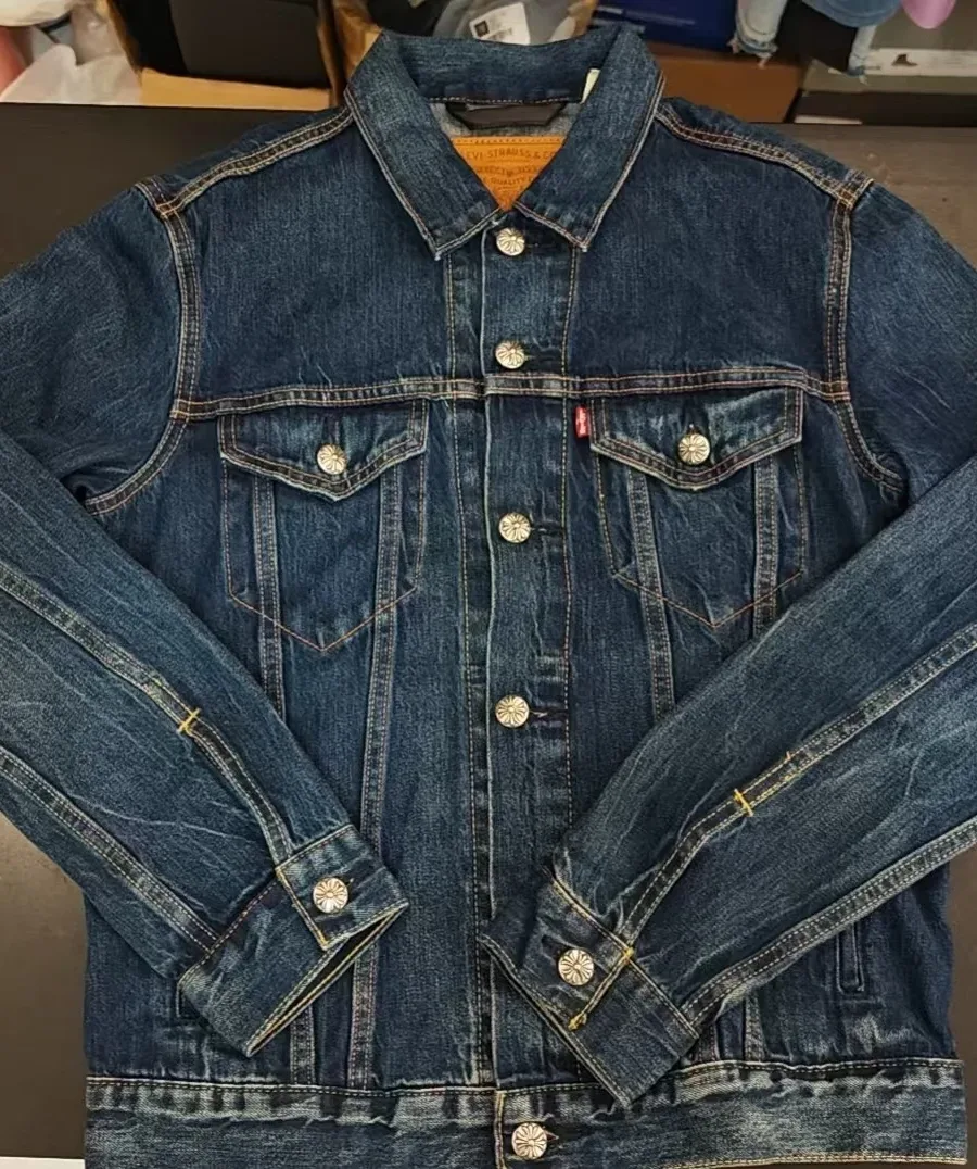 Chrome Hearts x Levi's Джинсовая куртка с кожаными патчами