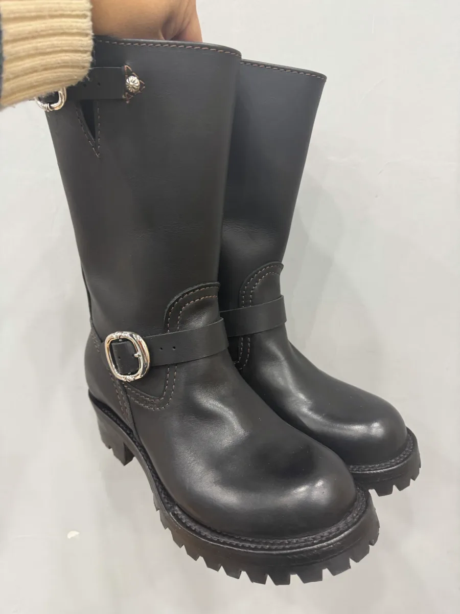 Черные кожаные сапоги Chrome Hearts x Wesco 9109, вид сбоку