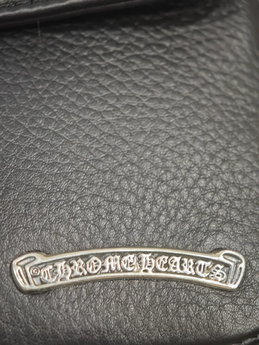 Вид сумки Chrome Hearts сверху на молнии