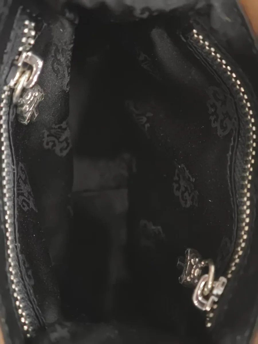 Фирменная гравировка Chrome Hearts на металле