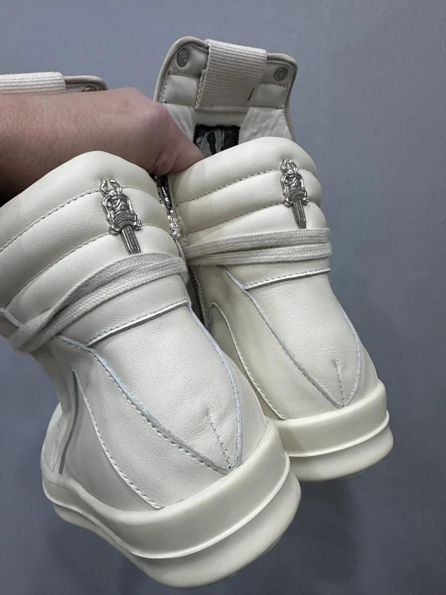 Пара высоких кед Chrome Hearts x Rick Owens Geobasket, вид сзади