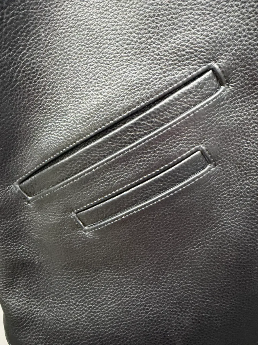 Прорезной карман на кожаном жилете Chrome Hearts