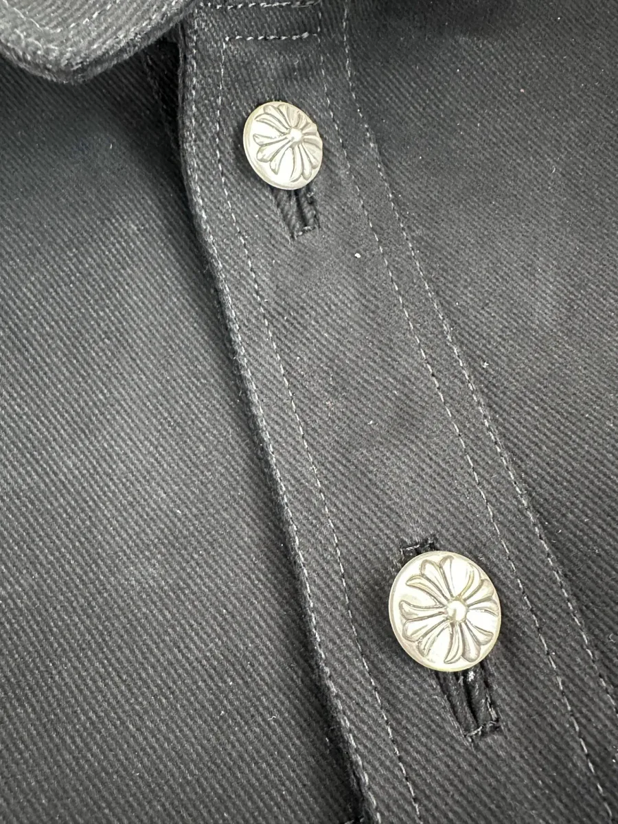 Пуговицы-болты с фирменной гравировкой Chrome Hearts