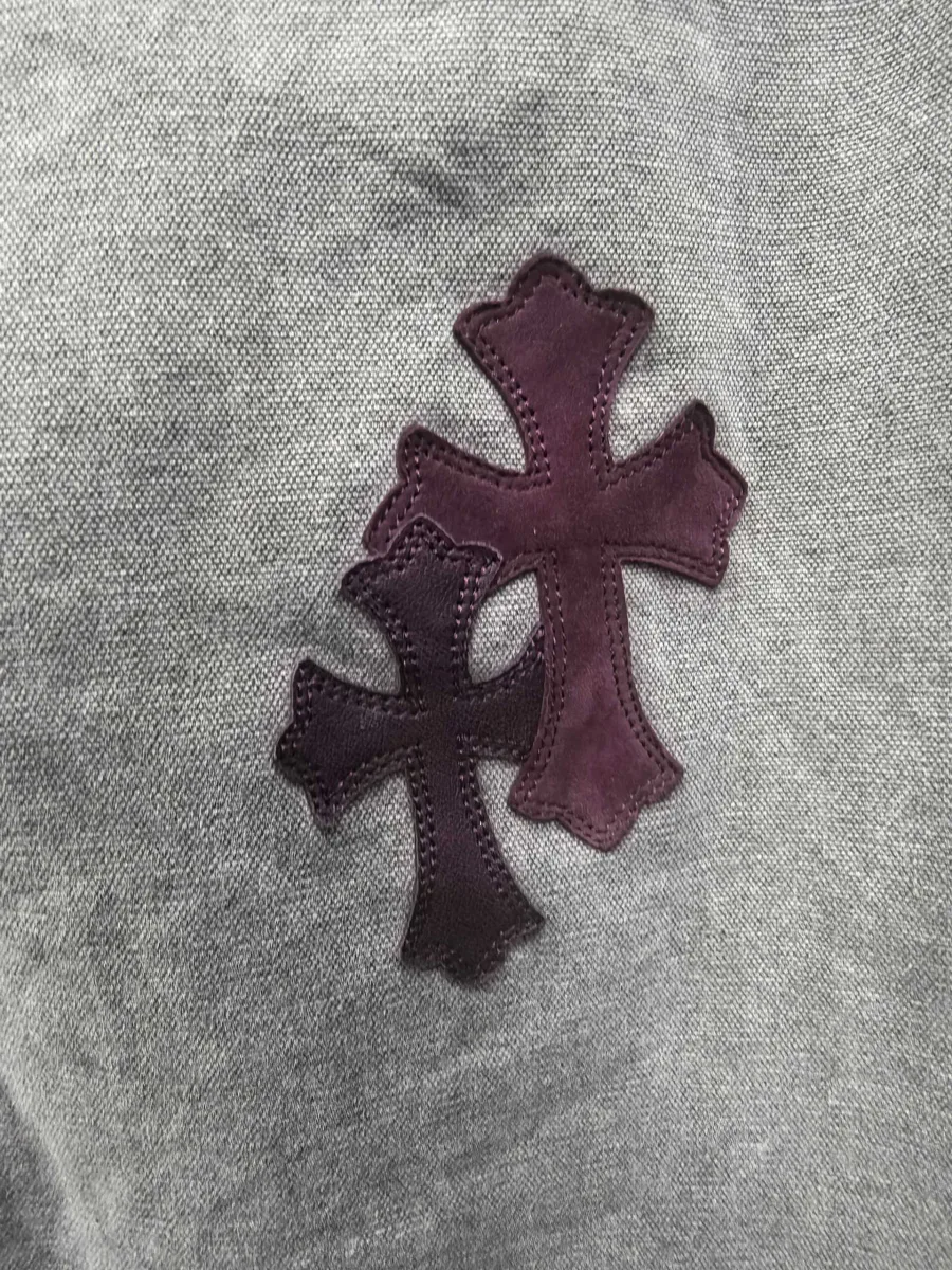 Нашивки-кресты на джинсах Chrome Hearts x Carhartt B12