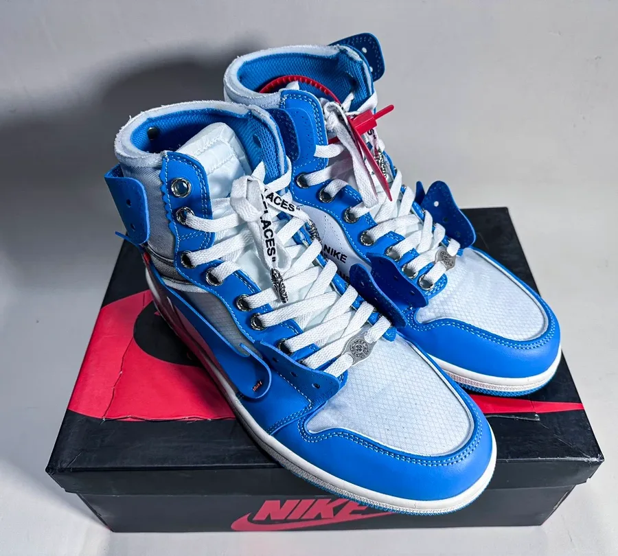 Кроссовки Chrome Hearts x Nike Air Jordan 1 Off-White UNC на коробке, вид сверху