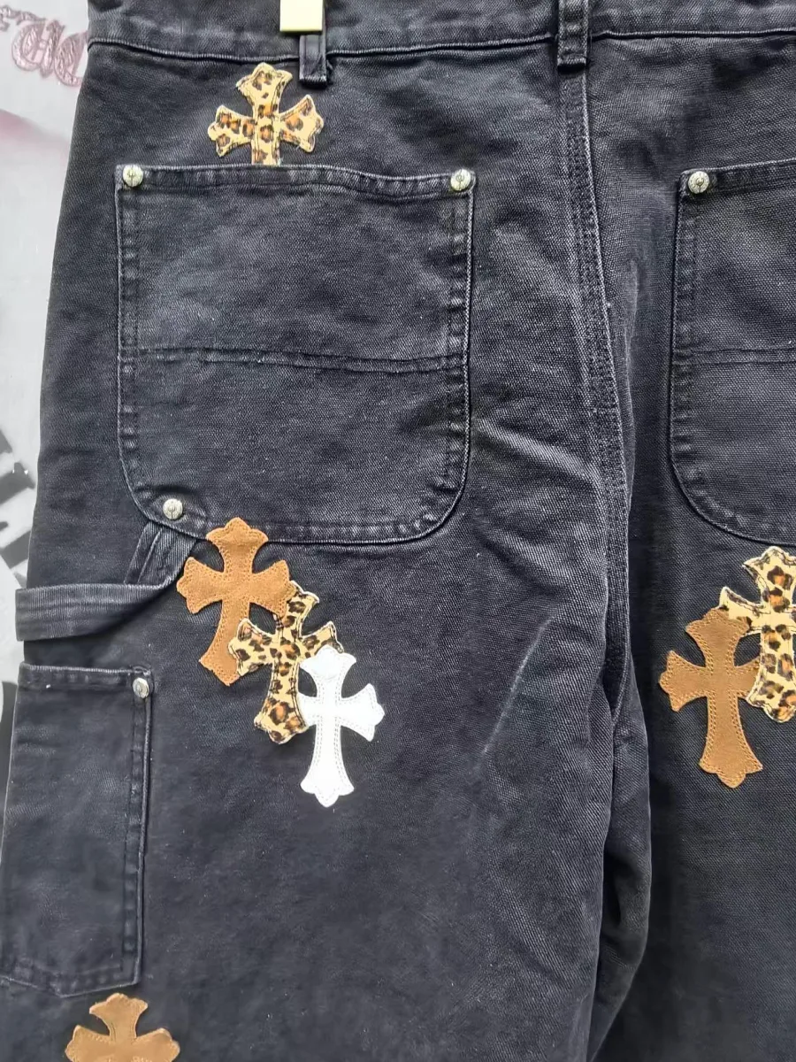 Задние карманы джинсов Chrome Hearts x Carhartt B01 с нашивками