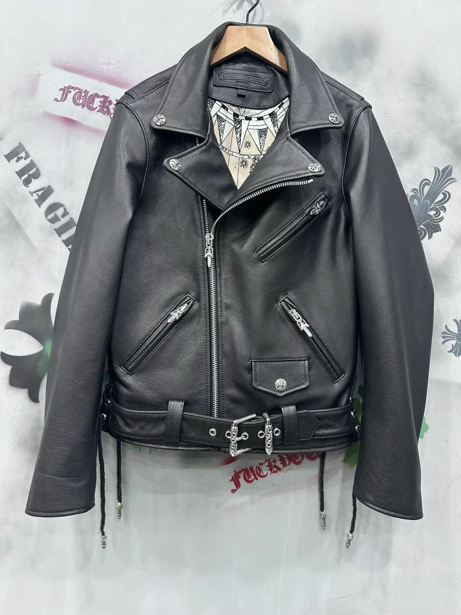 Черная кожаная куртка-косуха Chrome Hearts JJ Deans с черно-белой подкладкой, вид спереди