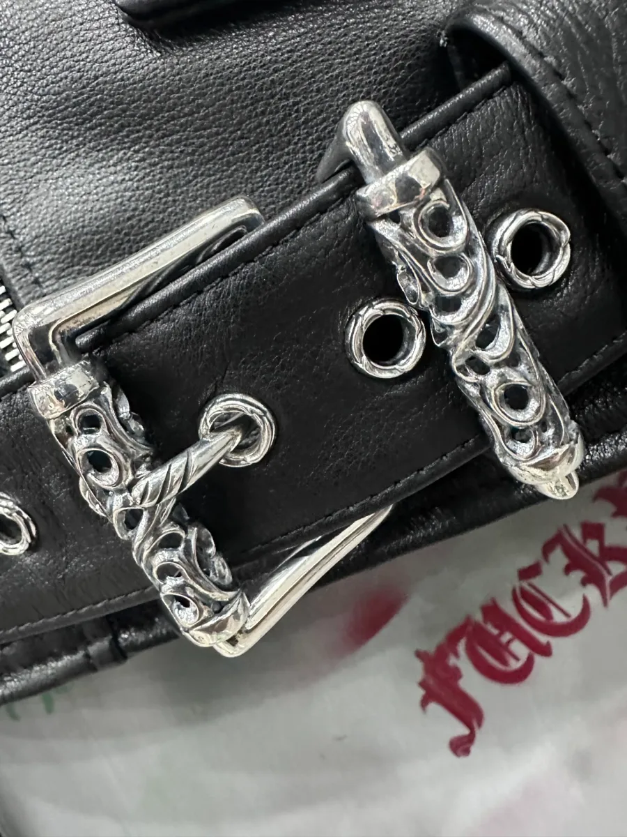 Серебряная пряжка ремня Chrome Hearts с гравировкой