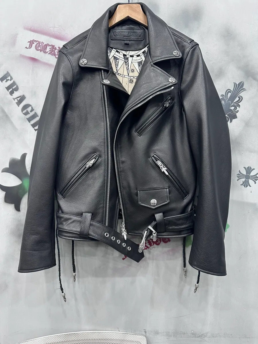 Кожаная куртка Chrome Hearts JJ Deans с расстегнутым воротником