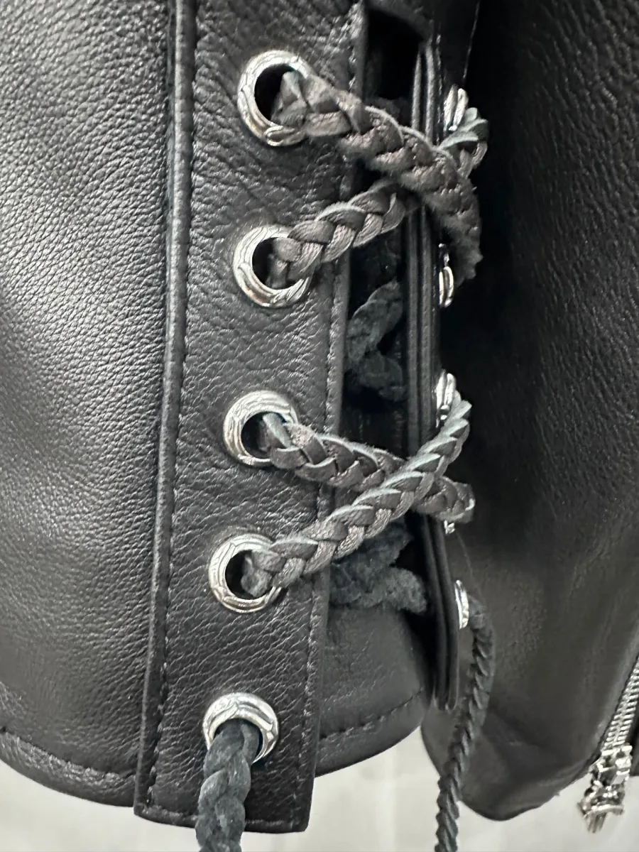 Деталь боковой шнуровки на кожаной куртке Chrome Hearts