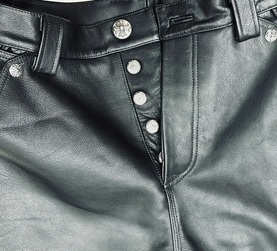 Застежка на болтах кожаных брюк Chrome Hearts