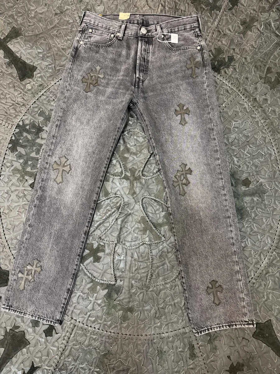 Серо-черные джинсы Chrome Hearts x Levi's 501 спереди